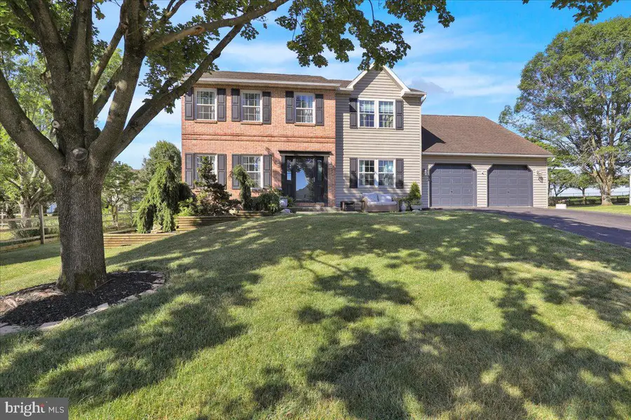 1102 Forest St, Fleetwood, PA 19522 - #2
