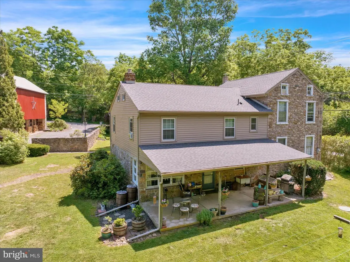 3866 Pricetown Rd, Fleetwood, PA 19522 - #1