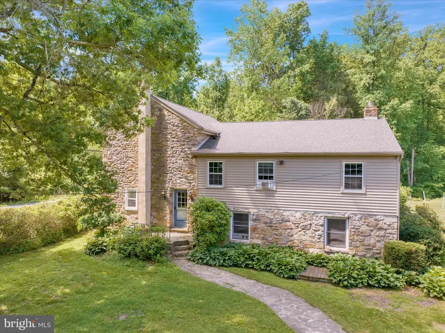 3866 Pricetown Rd, Fleetwood, PA 19522 - #2