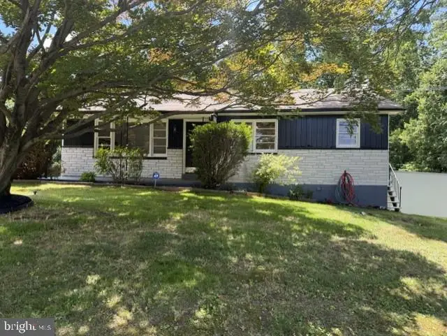 864 Chestnut St, Douglassville, PA 19518 - #1