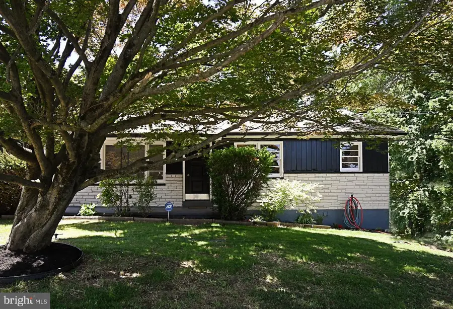864 Chestnut St, Douglassville, PA 19518 - #2