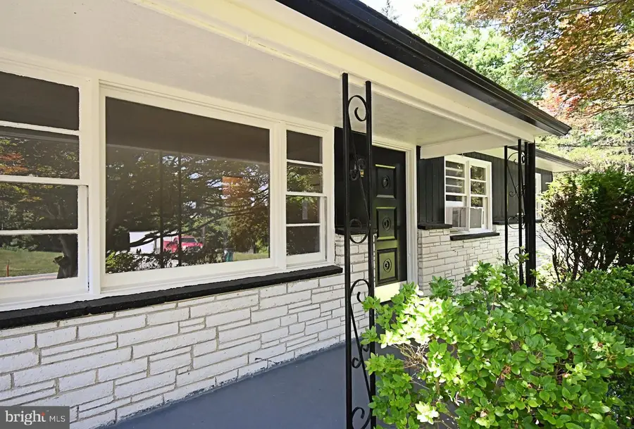 864 Chestnut St, Douglassville, PA 19518 - #3