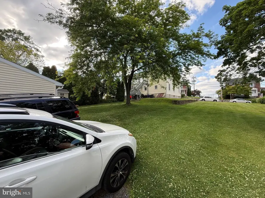 122 W Summit St, Mohnton, PA 19540 - #2