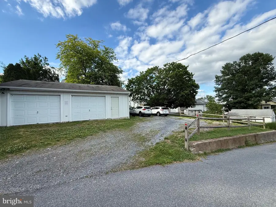 122 W Summit St, Mohnton, PA 19540 - #3