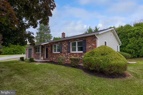 6 Executive Cr, READING, PA 19606