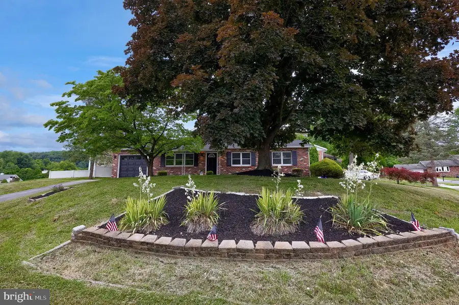 6 Executive Cr, Reading, PA 19606 - #2