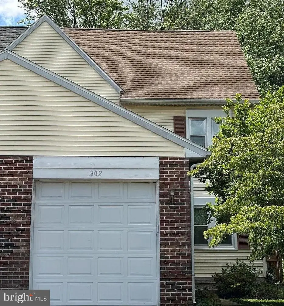 202 Adams Dr, Womelsdorf, PA 19567 - #1