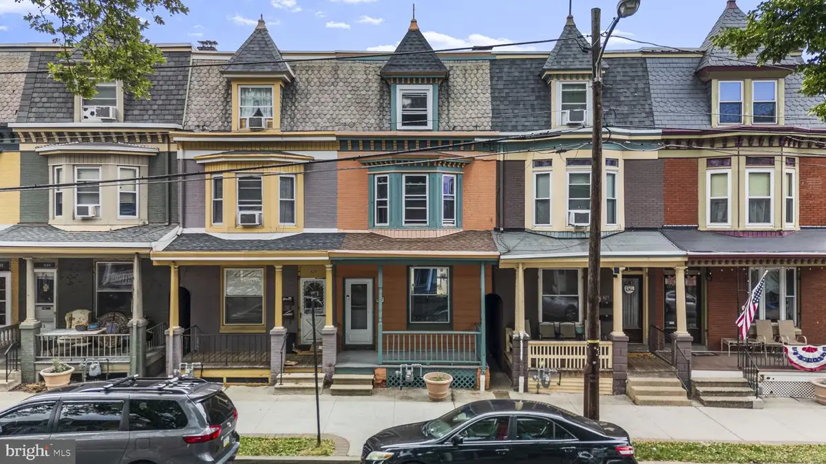 427 Chestnut St, West Reading, PA 19611 - #1
