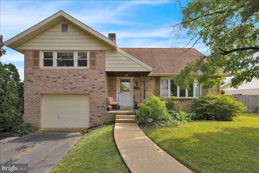 1116 Dogwood Dr, Reading, PA 19609 - #2
