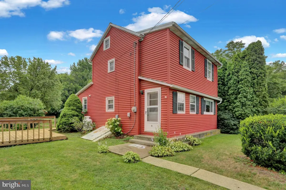 11 W Hunter St, Lyon Station, PA 19536 - #1
