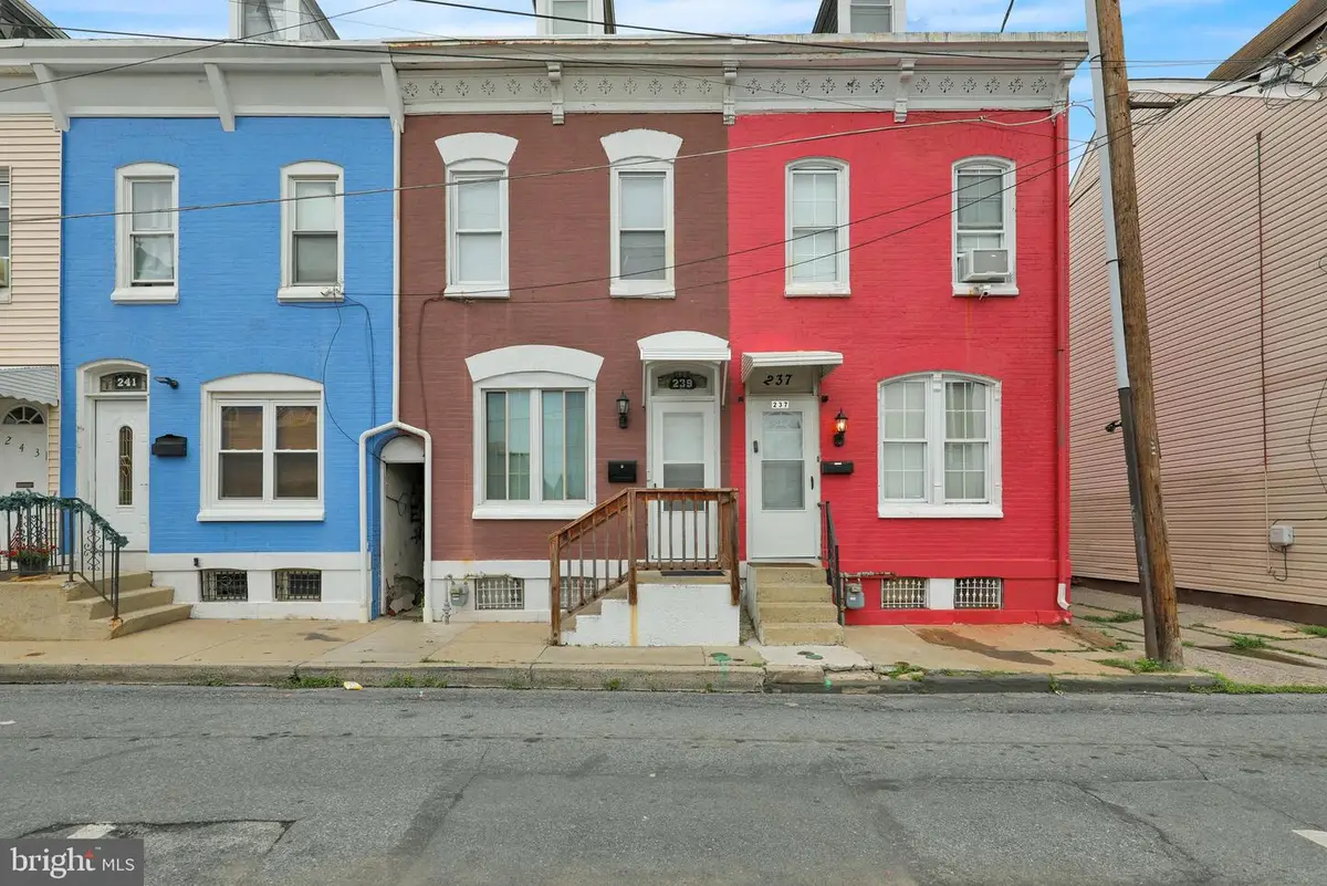 239 Mulberry St, Reading, PA 19604 - #1