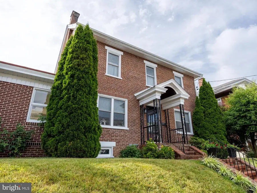 117 N Walnut St, Boyertown, PA 19512 - #2