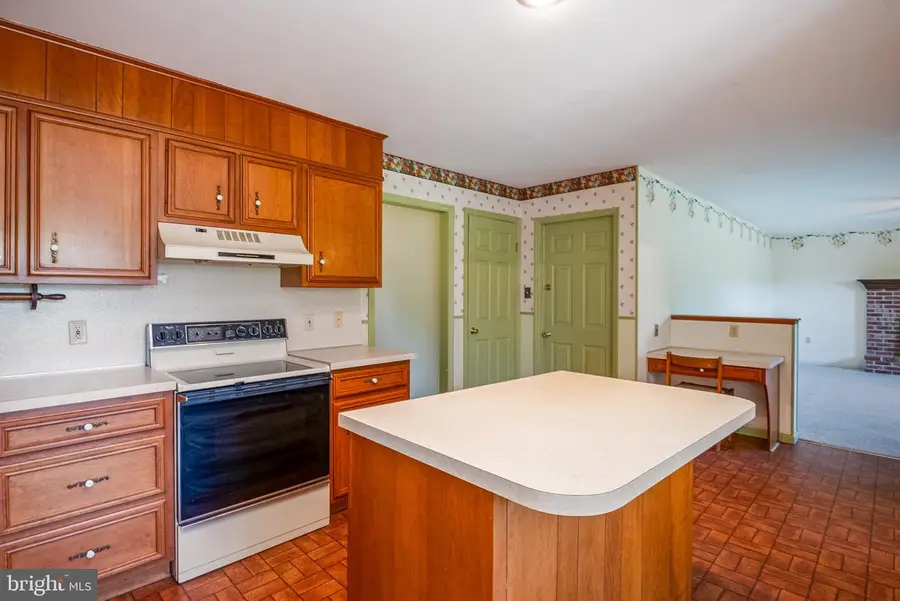 41 Flint Ridge Dr, Shillington, PA 19607 - #2