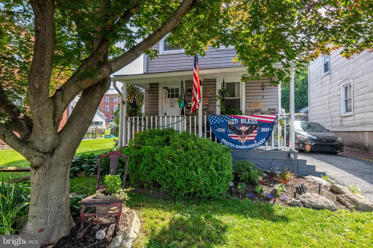 325 S 3rd St, Hamburg, PA 19526 - #1