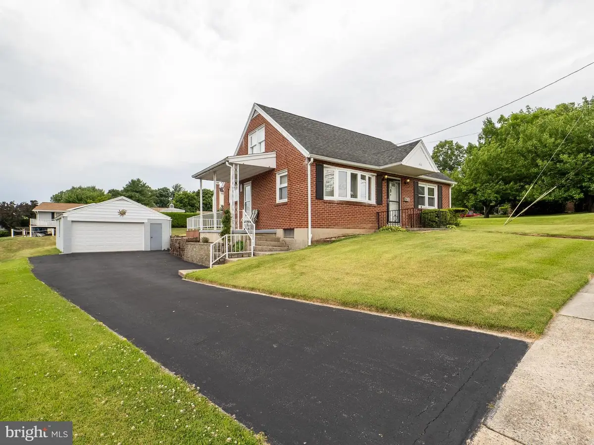 310 Sycamore St, Mohnton, PA 19540 - #1