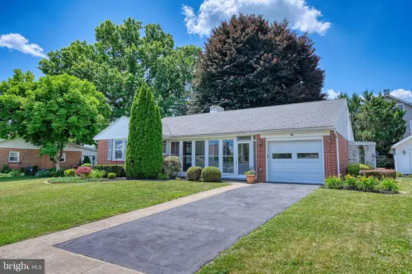 10 E Lincoln Ave, ROBESONIA, PA 19551