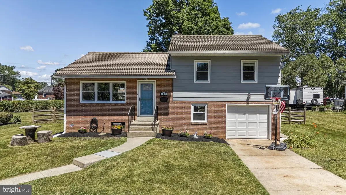 407 W Race St, Fleetwood, PA 19522 - #1