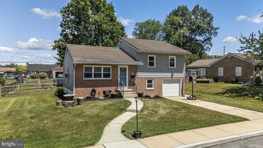 407 W Race St, Fleetwood, PA 19522 - #2