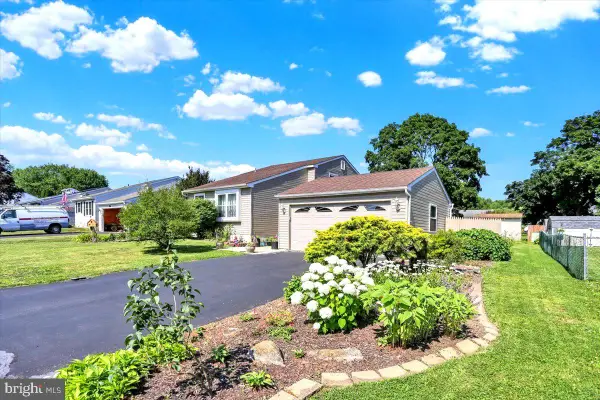 460 Moonflower Ave, READING, PA 19606