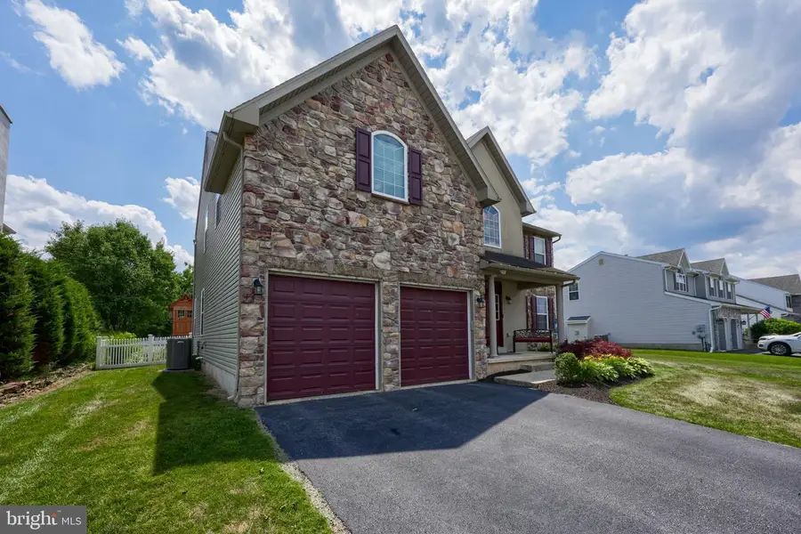 348 Buckhead Ln, Douglassville, PA 19518 - #2