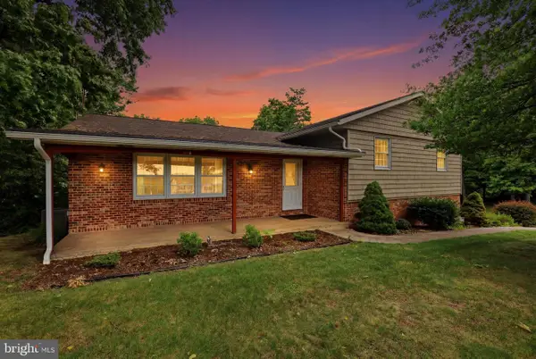 123 Deck Rd, WOMELSDORF, PA 19567