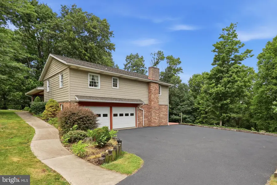 123 Deck Rd, Womelsdorf, PA 19567 - #2