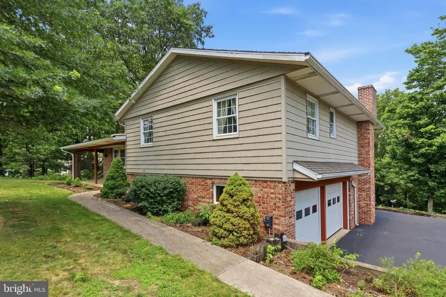 123 Deck Rd, Womelsdorf, PA 19567 - #3