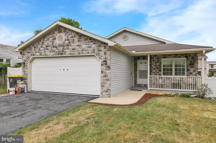 100 N Robeson St, Robesonia, PA 19551 - #2