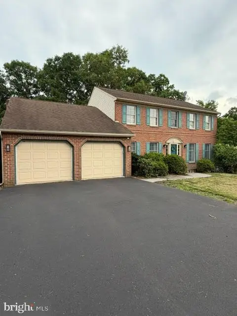 402 Russell Ave, DOUGLASSVILLE, PA 19518