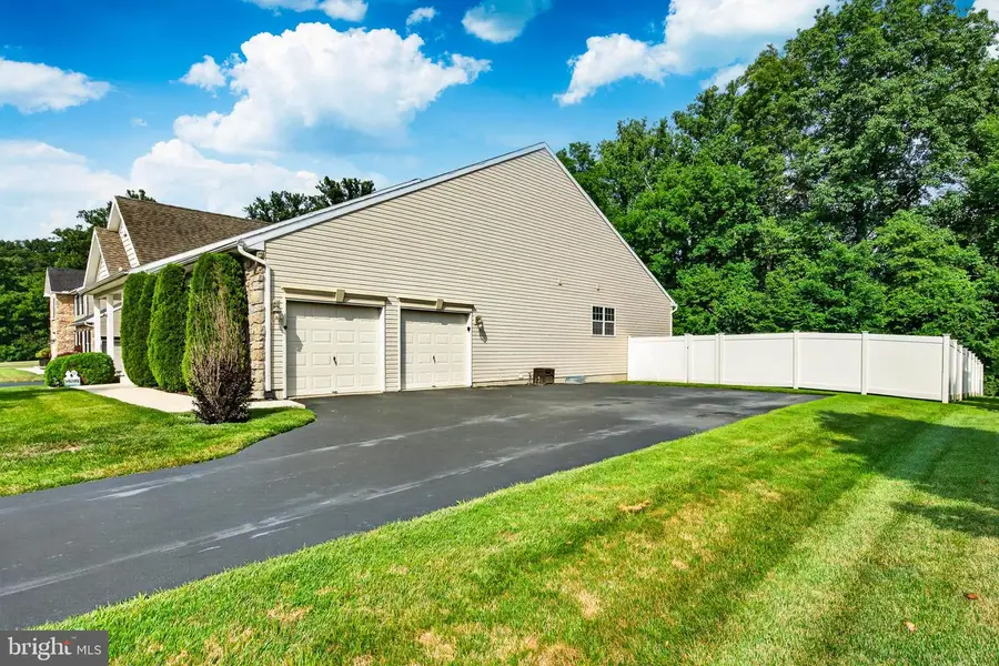 105 Woods Edge Dr, Douglassville, PA 19518 - #3