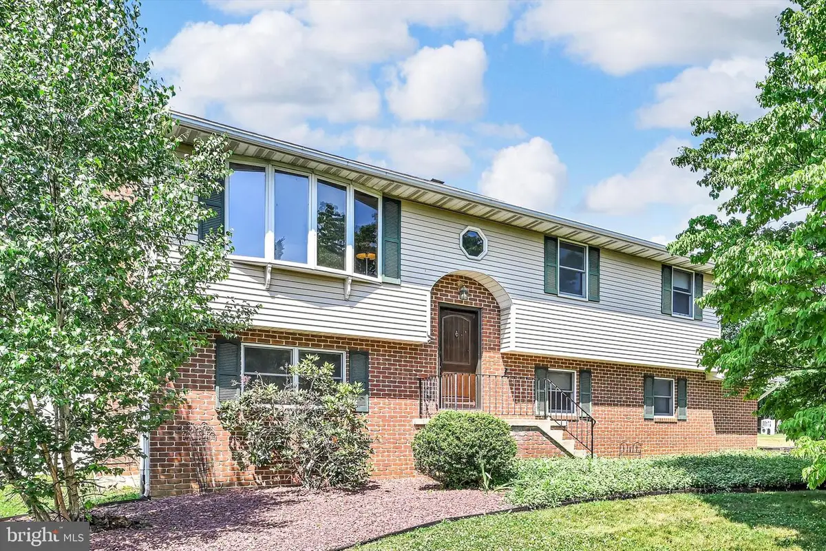 648 W Spring St, Fleetwood, PA 19522 - #1