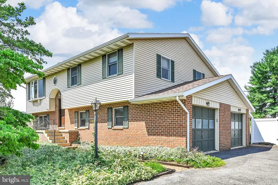 648 W Spring St, Fleetwood, PA 19522 - #3