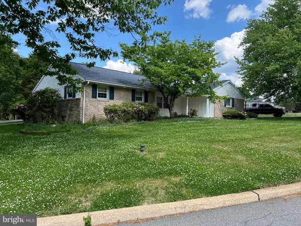 16 Wendy Rd, READING, PA 19601