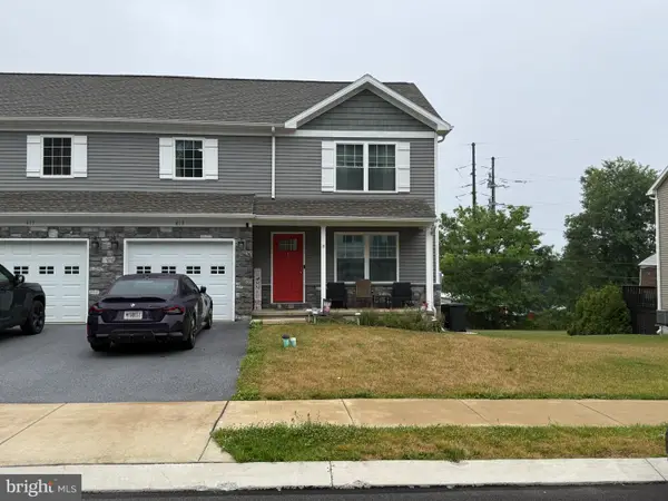 413 Smokering Dr, ROBESONIA, PA 19551