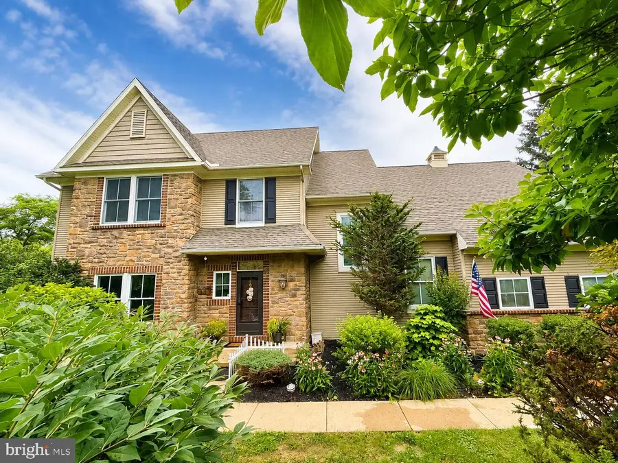 805 N Crescent Ave, Hamburg, PA 19526 - #2