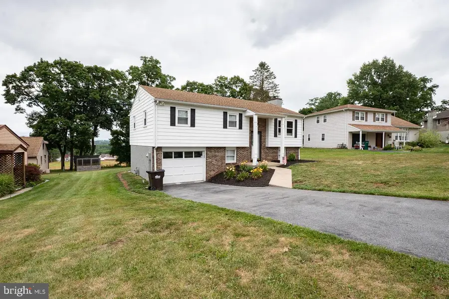 443 Silver Brook Dr, Birdsboro, PA 19508 - #2