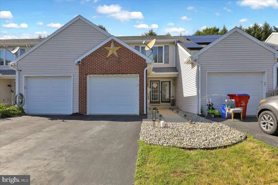 707 Hawk Ridge Dr, Hamburg, PA 19526 - #2