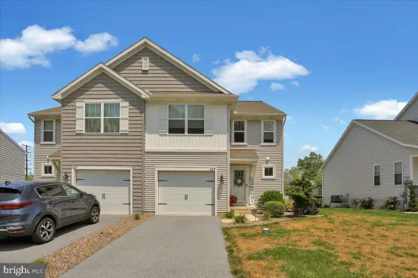 425 Smokering Dr, ROBESONIA, PA 19551