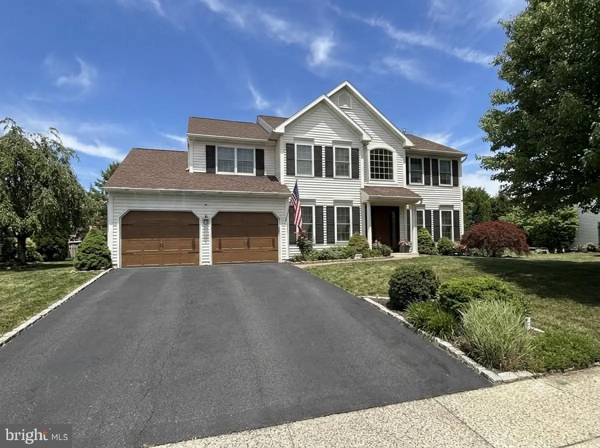 1115 Stonehenge Dr, Reading, PA 19606 - #1