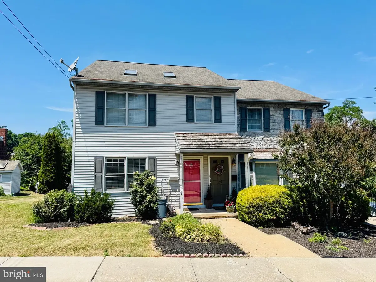 25 W Madison St, Mohnton, PA 19540 - #1