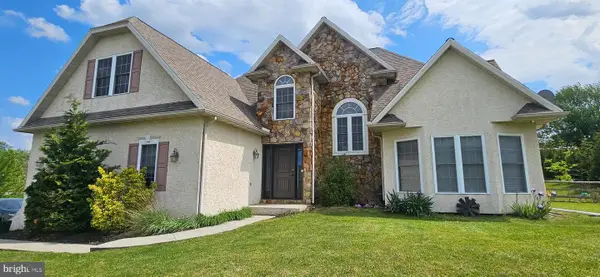 302 Chris Dr, LENHARTSVILLE, PA 19534