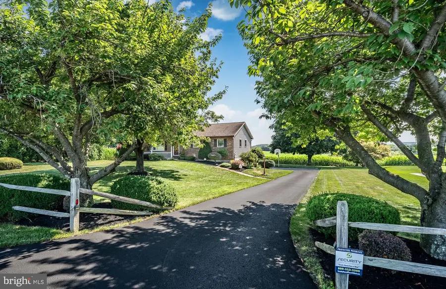 337 Ontelaunee Dr, Shoemakersville, PA 19555 - #2
