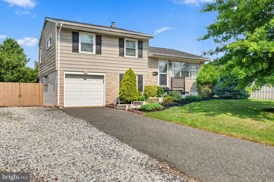 130 Briarwood Dr, Douglassville, PA 19518 - #3