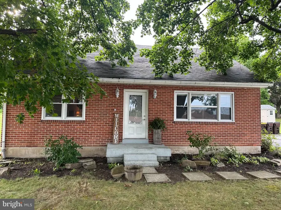 639 Chestnut St, Bally, PA 19503 - #2