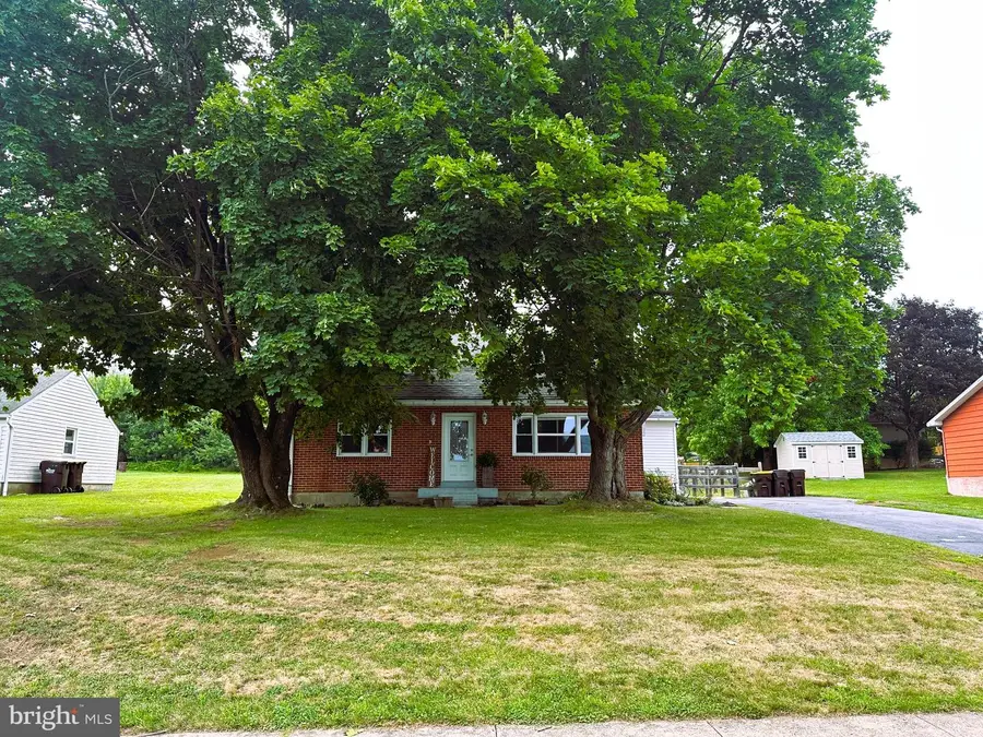 639 Chestnut St, Bally, PA 19503 - #3