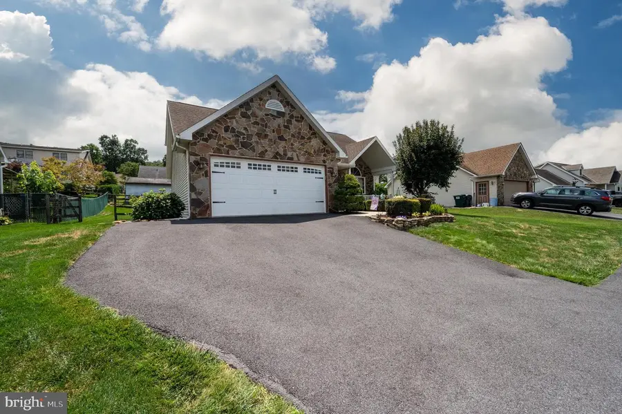 128 Hill Rd, Blandon, PA 19510 - #2