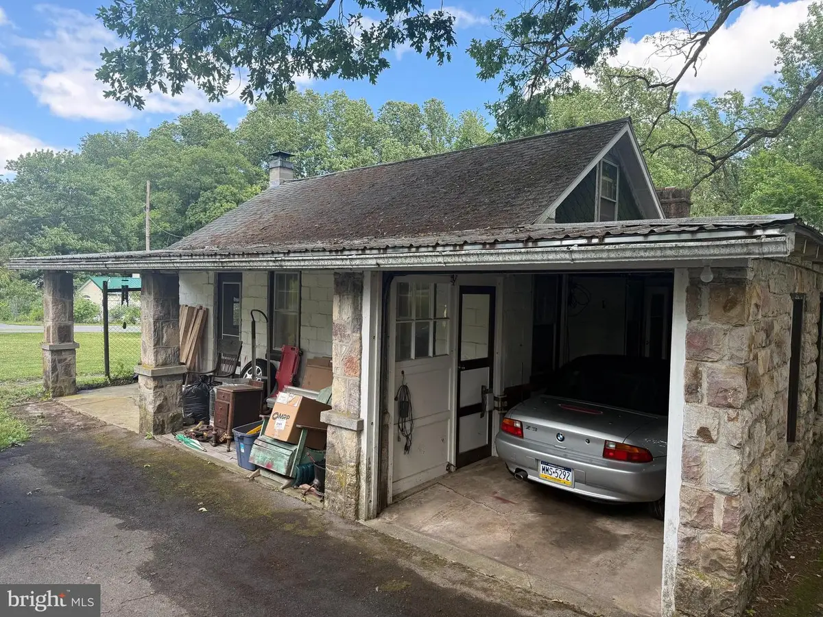 3521 Pricetown Rd, Fleetwood, PA 19522 - #1