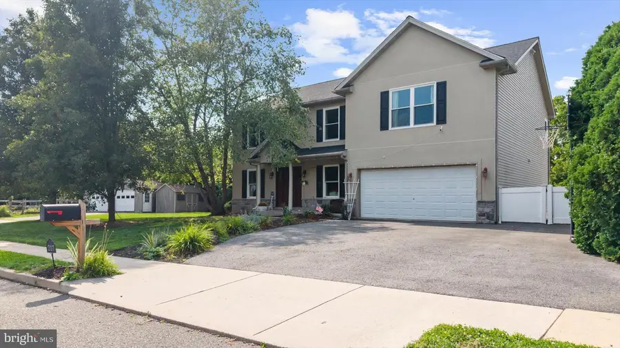 207 Balsam Dr, Douglassville, PA 19518 - #2