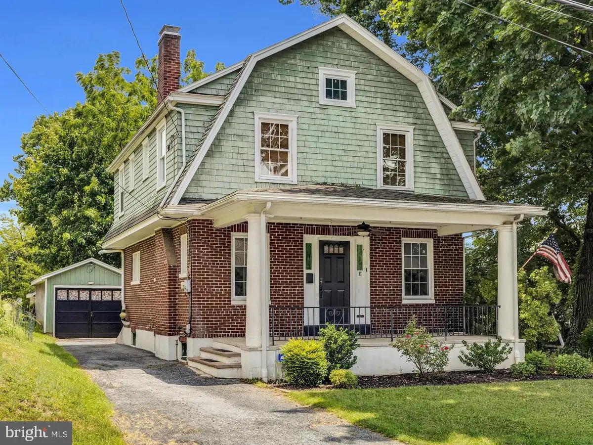 11 Laird St, West Lawn, PA 19609 - #1