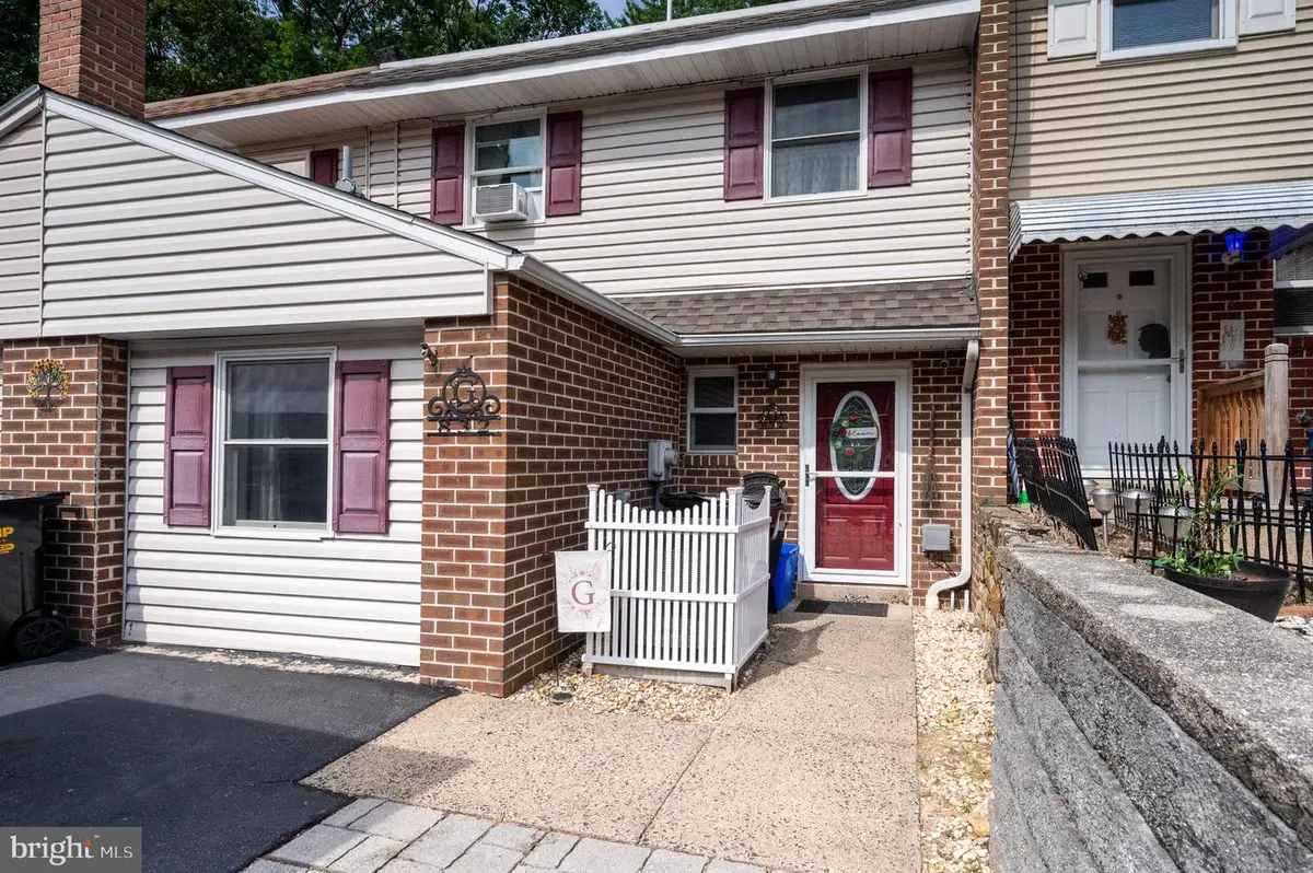 832 Woodchuck Ln, Reading, PA 19606 - #1
